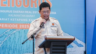 Baharudin menyampaikan sambutan pada pelantikan REI Ketapang–Kayong Utara di Ketapang