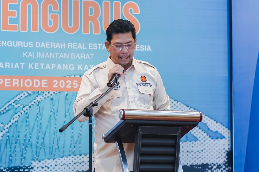 Baharudin menyampaikan sambutan pada pelantikan REI Ketapang–Kayong Utara di Ketapang