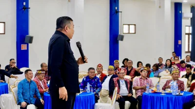 Cornelis berbicara pada Kongres Literasi Dayak membahas hak masyarakat adat di Sekadau