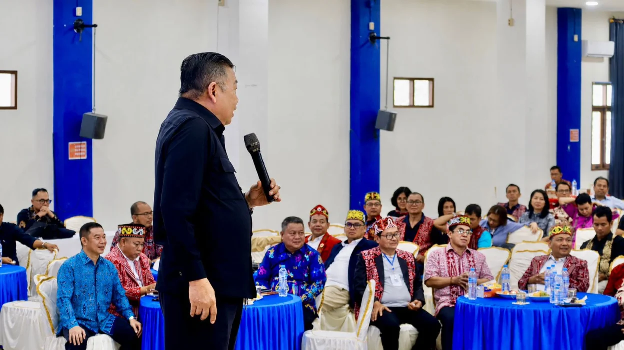 Cornelis berbicara pada Kongres Literasi Dayak membahas hak masyarakat adat di Sekadau